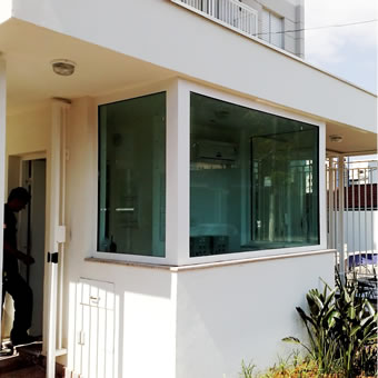 Caixilho de Segurança em Aço com Vidros Blindados para Guaritas | Foto 1
